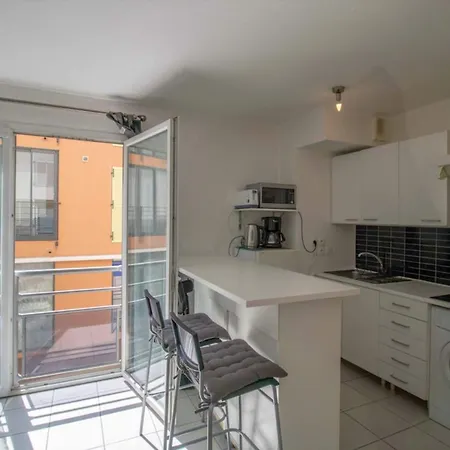 Very Nice 25 M Ideal For 2 Near The Beach