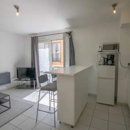 Very Nice 25 M Ideal For 2 Near The Beach Apartment Frejus
